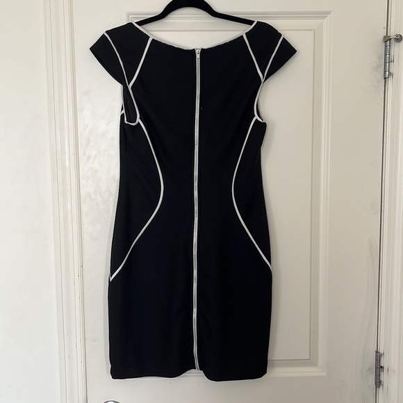 Black with white contour Express bodycon dress - Picture 2 of 4